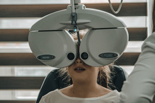 Simptomele unor ochelari nepotriviți – sfaturi și recomandări utile pentru combaterea efectelor dioptriilor nepotrivite asupra ochilor, Fără categorie - optimarvisioncare.ro