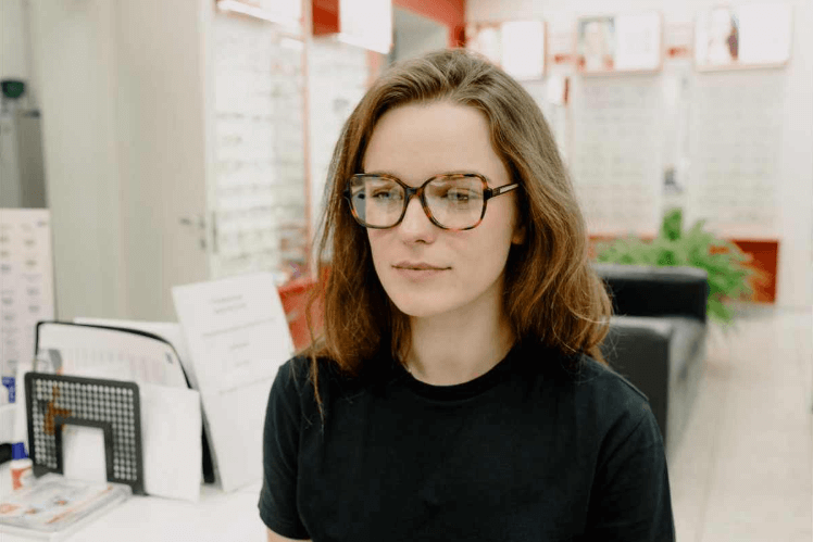 Hipermetropie: ce este, care sunt factorii care favorizează apariția la copii și adulți, cauzele, simptomele, tipurile de hipermetropie și importanța consultațiilor oftalmologice în depistarea/tratarea hipermetropiei?, Fără categorie - optimarvisioncare.ro